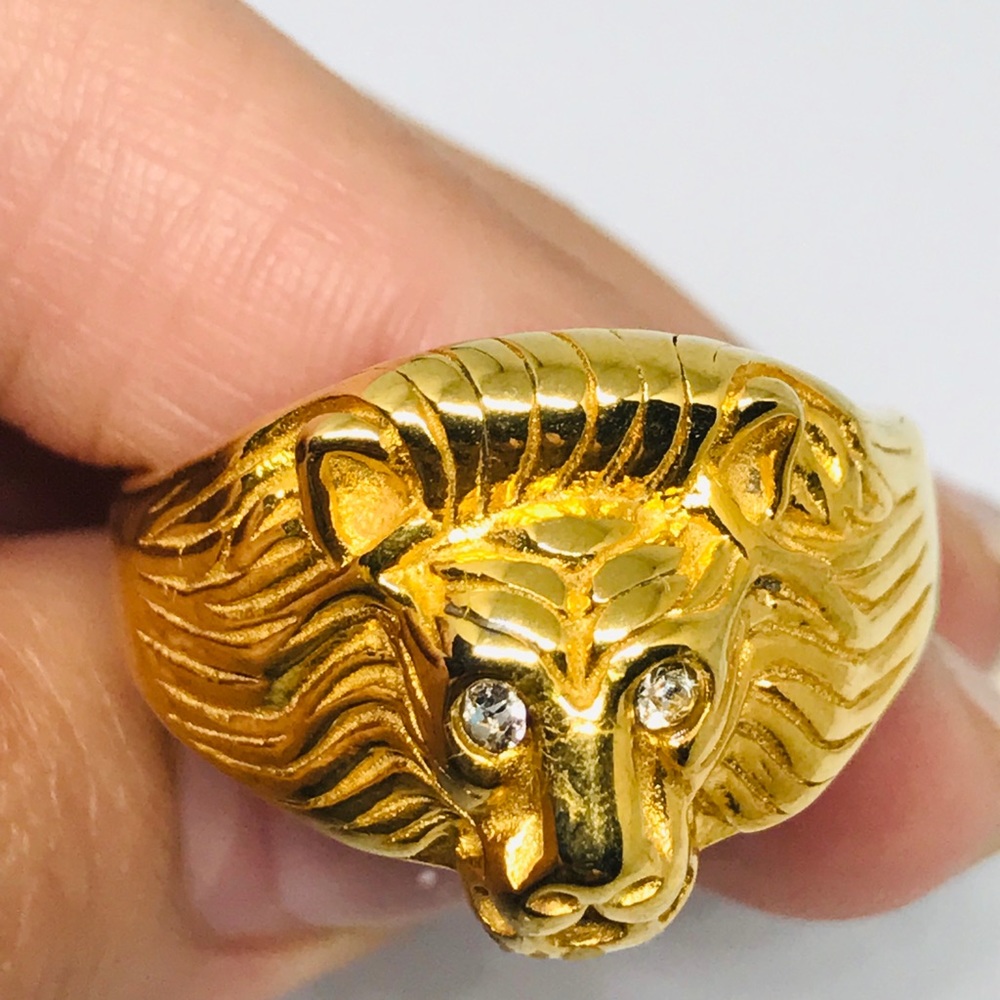 Lion face gold ring